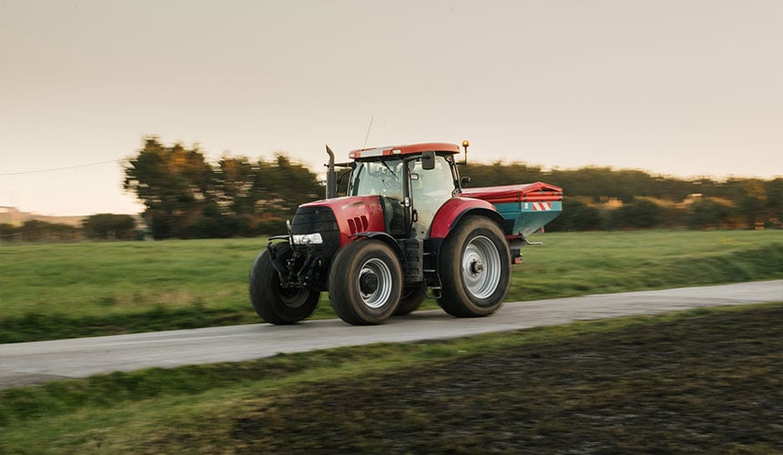 Opony VX-R TRACTOR mają szerszy bieżnik, który jest bardzo skuteczny podczas hamowania