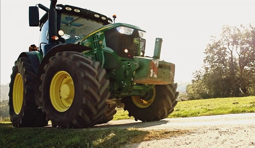 Opona VX TRACTOR została zoptymalizowana pod kątem prowadzenia w zakrętach