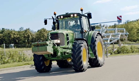 Testowanie opon rolniczych podczas pokonywania zakrętów na drodze: opony VX-R TRACTOR przy ciśnieniu 1,2 bara