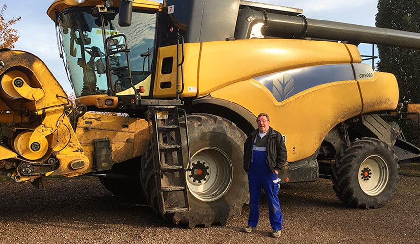 Kombajn New Holland CR 9080 wyposażony w opony VT-Combine