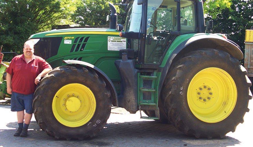 Ciągnik John Deere wyposażony w opony VT-Tractor